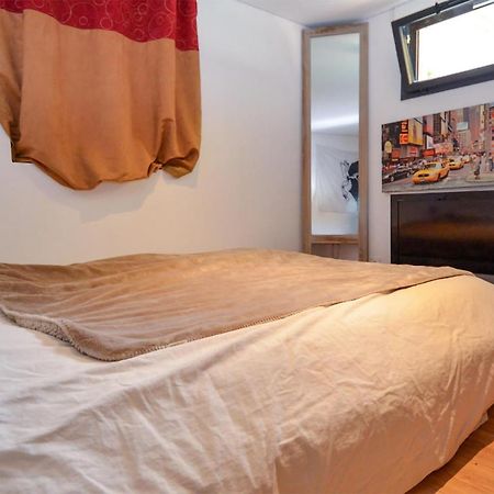 Awesome Apartment In Pujaut With Swimming Pool 外观 照片