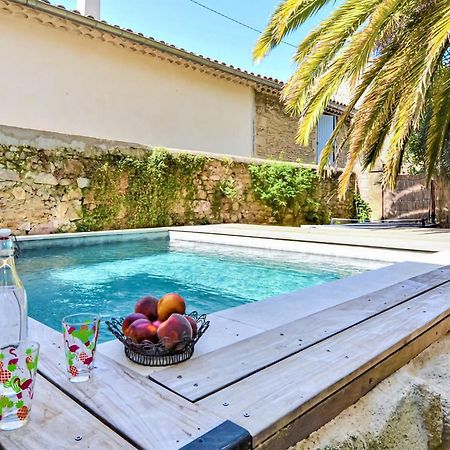 Awesome Apartment In Pujaut With Swimming Pool 外观 照片