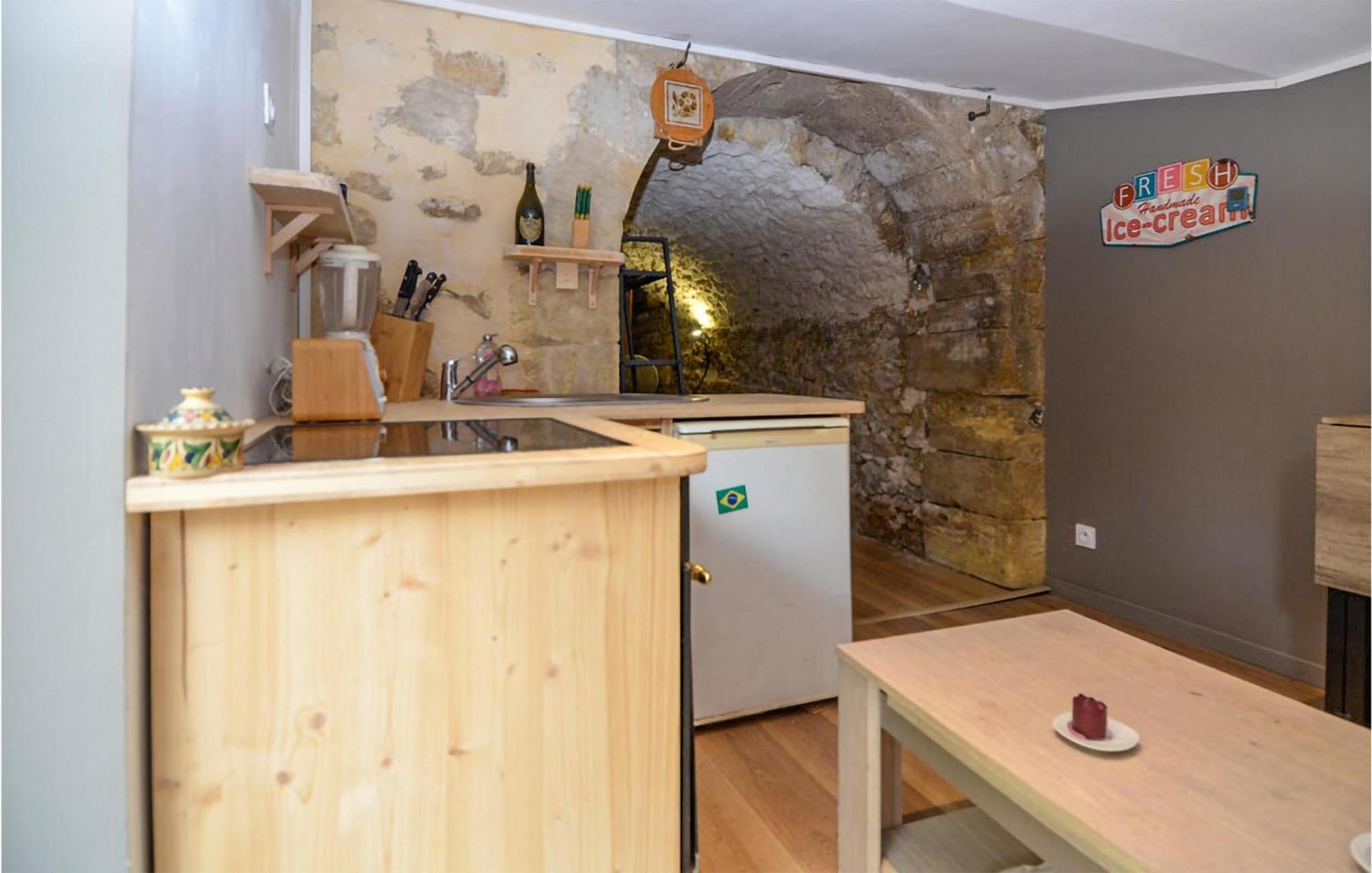 Awesome Apartment In Pujaut With Swimming Pool 外观 照片