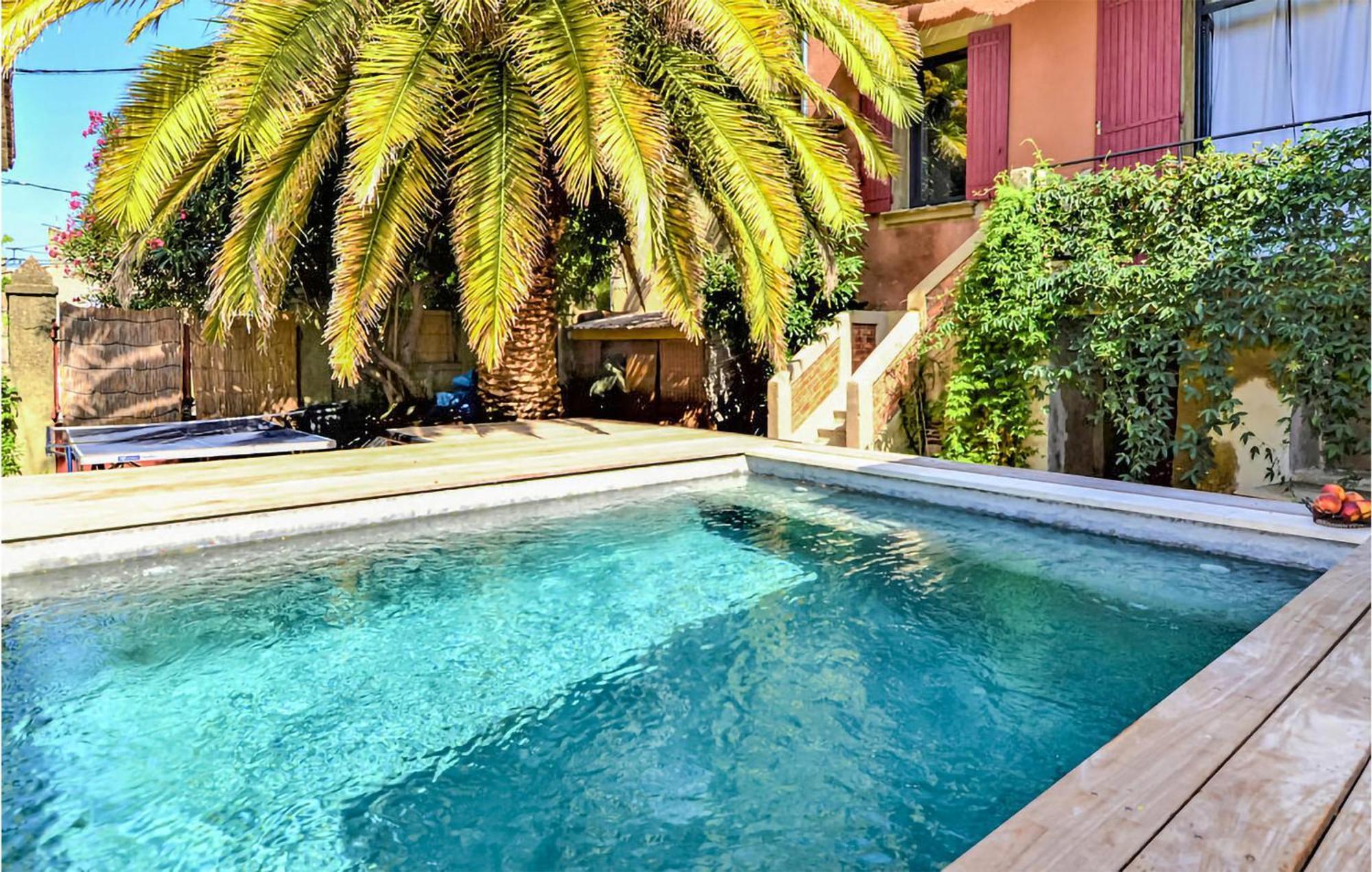 Awesome Apartment In Pujaut With Swimming Pool 外观 照片